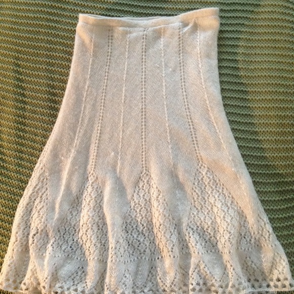 Delicate wool skirt from Urban Outfitters. - Picture 2 of 5